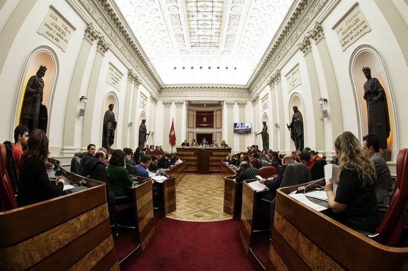 PNV y PSE aprueban el Presupuesto para Araba con el apoyo de EH Bildu ...