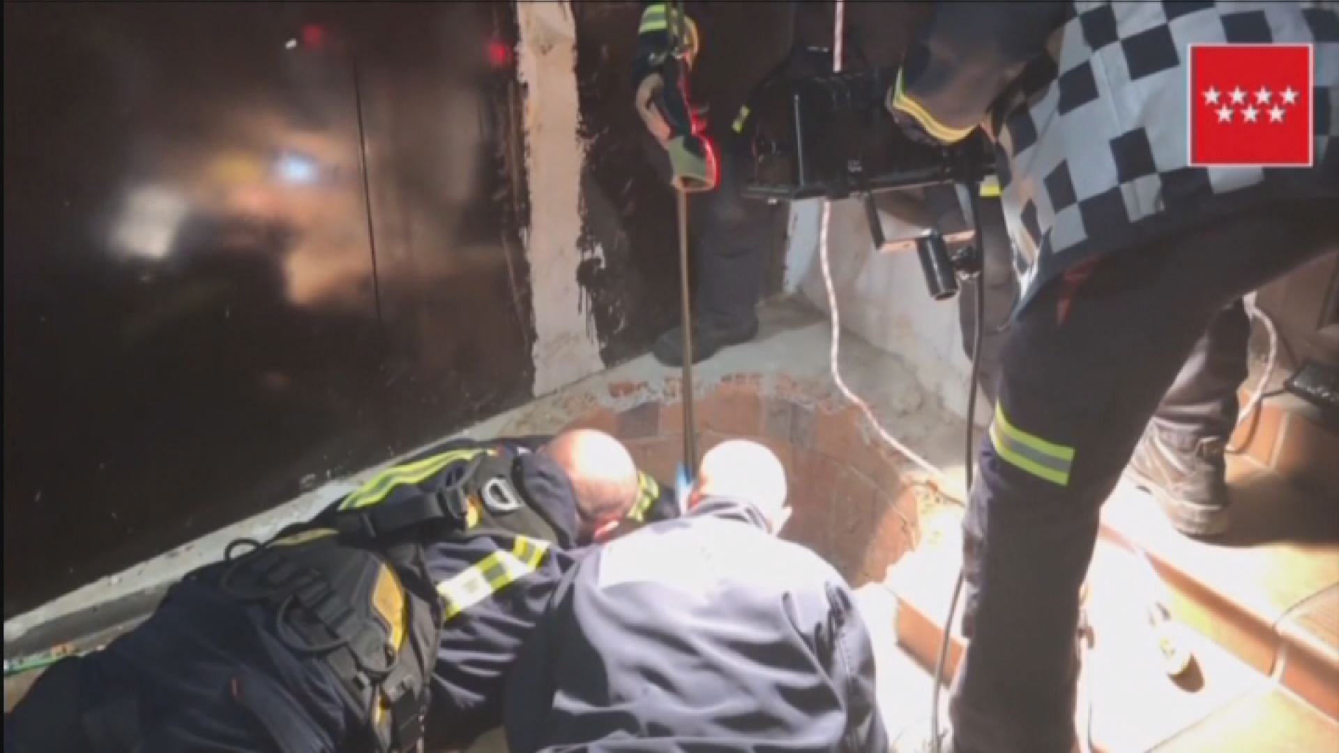 Vídeo: Herido muy grave tras caer a un pozo en un restaurante de Madrid ...