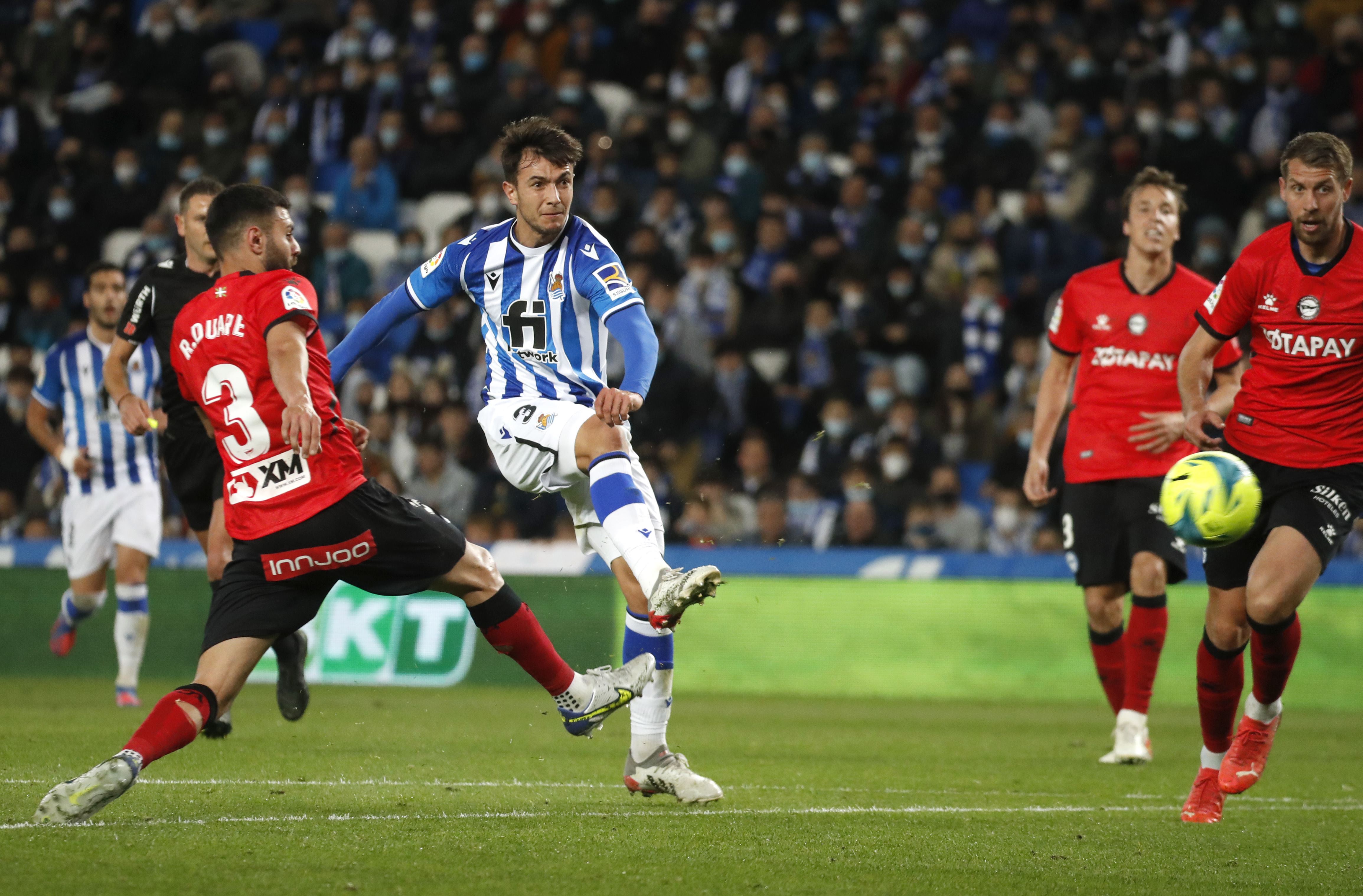 Real Sociedad y Alavés buscan los tres puntos en el primer derbi del ...