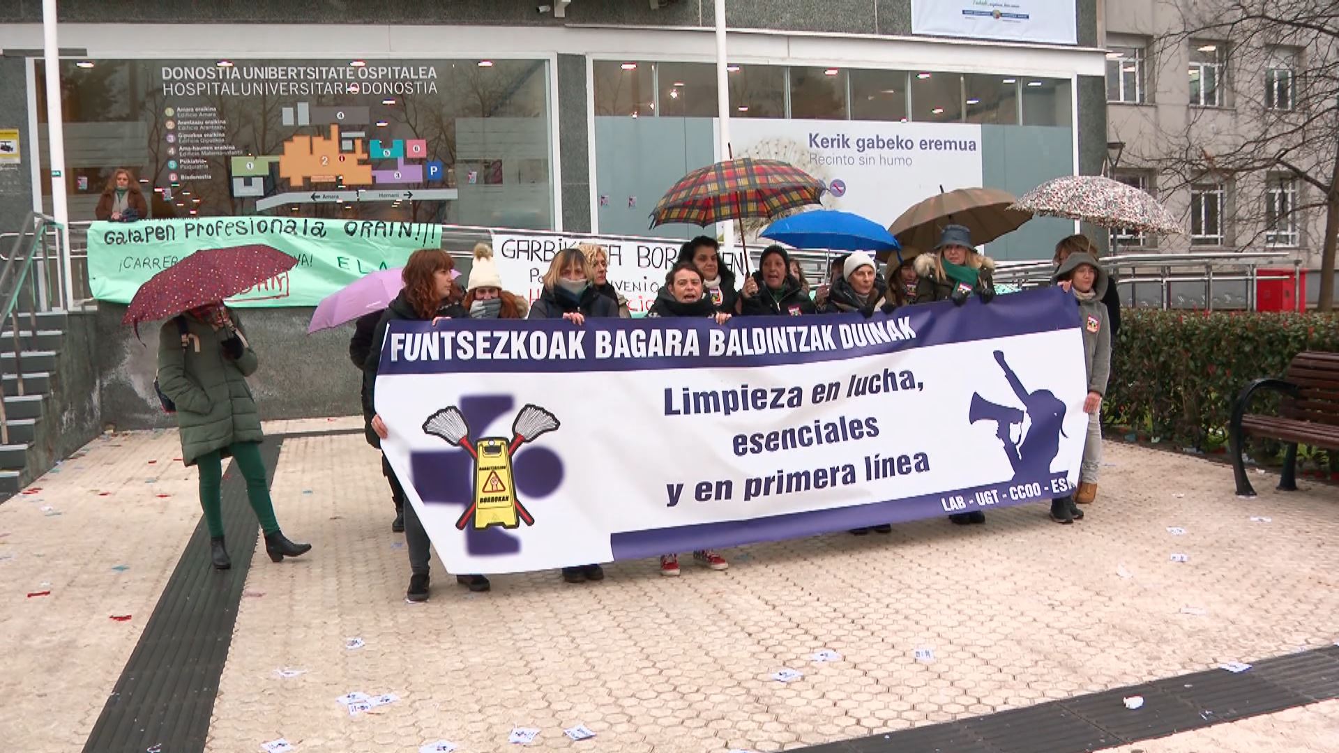 Vídeo: Trabajadoras de limpieza de Osakidetza reclaman las mismas ...
