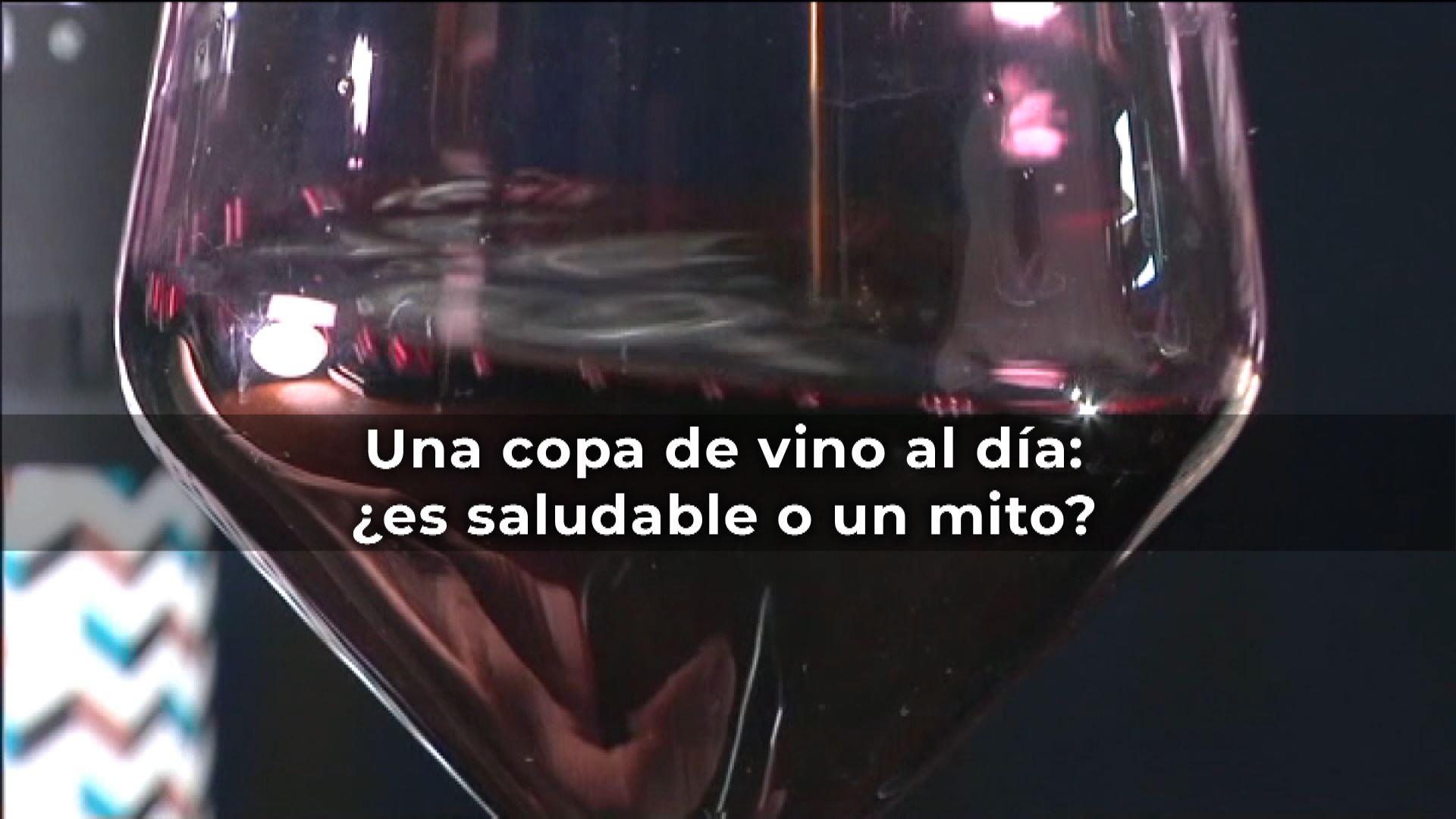Tomar una copa de vino durante la comida; ¿es bueno para la salud o es un mito?