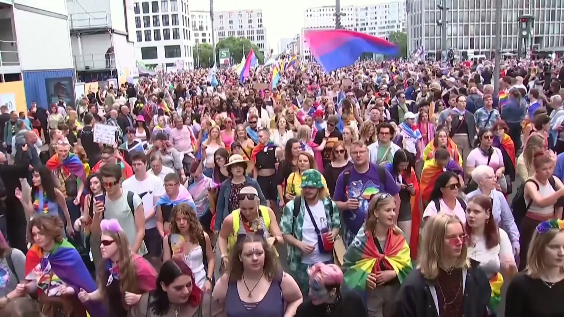 Sumado Vídeo: Medio millón de personas se han sumado al Desfile del Orgullo en ...
