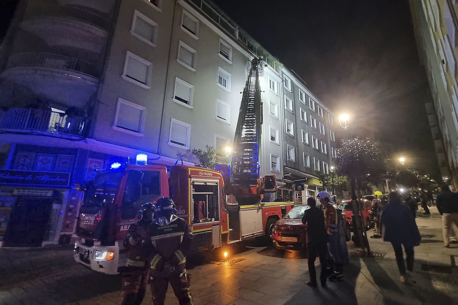 Cuatro menores muertos y ocho personas heridas en el incendio de un ...