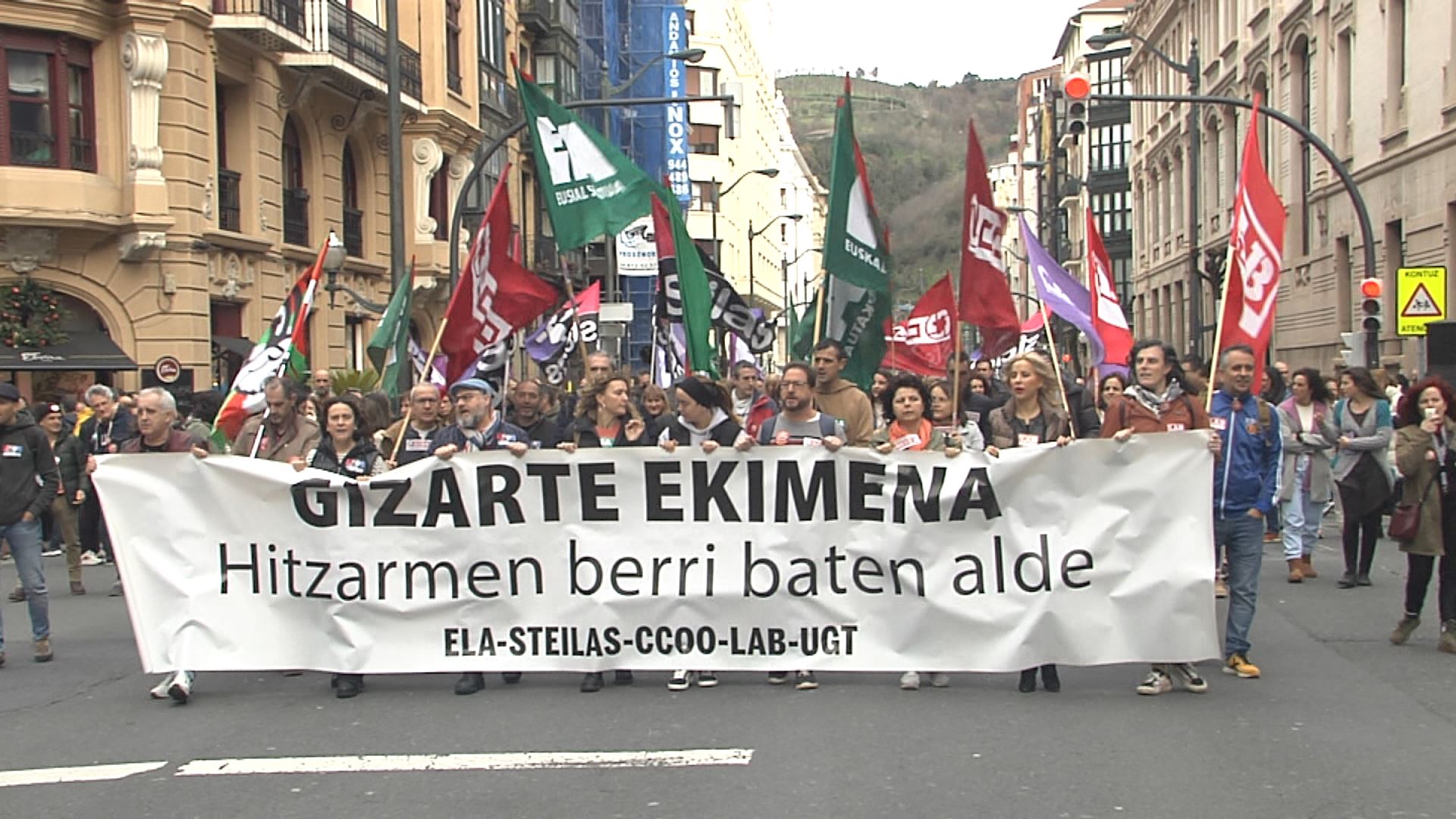 Vídeo: Los sindicatos cifran en un 65 % el seguimiento de la huelga en ...