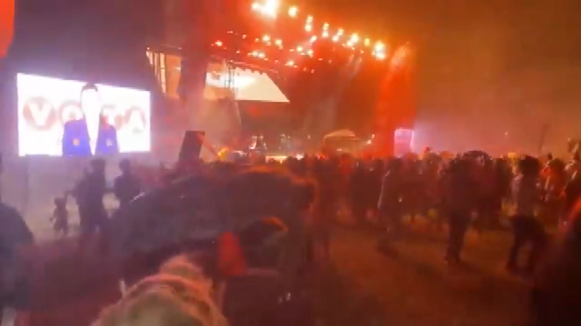 Vídeo: Al menos nueve muertos tras el deplome de un escenario en un ...