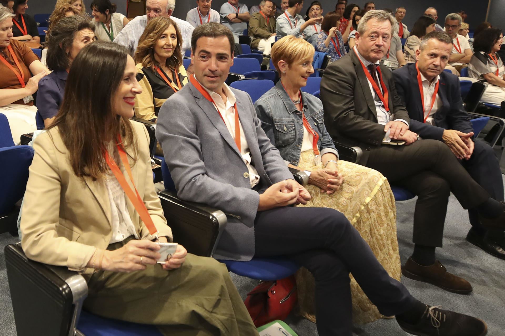 La Asamblea del PNV y la militancia del PSE-EE aprueban el acuerdo para ...