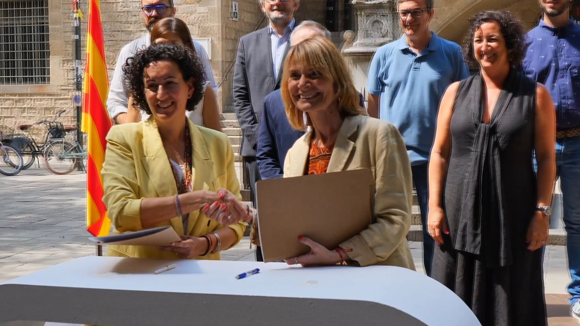 Vídeo: ERC y PSC firman oficialmente su pacto para investir a Illa | ORAIN