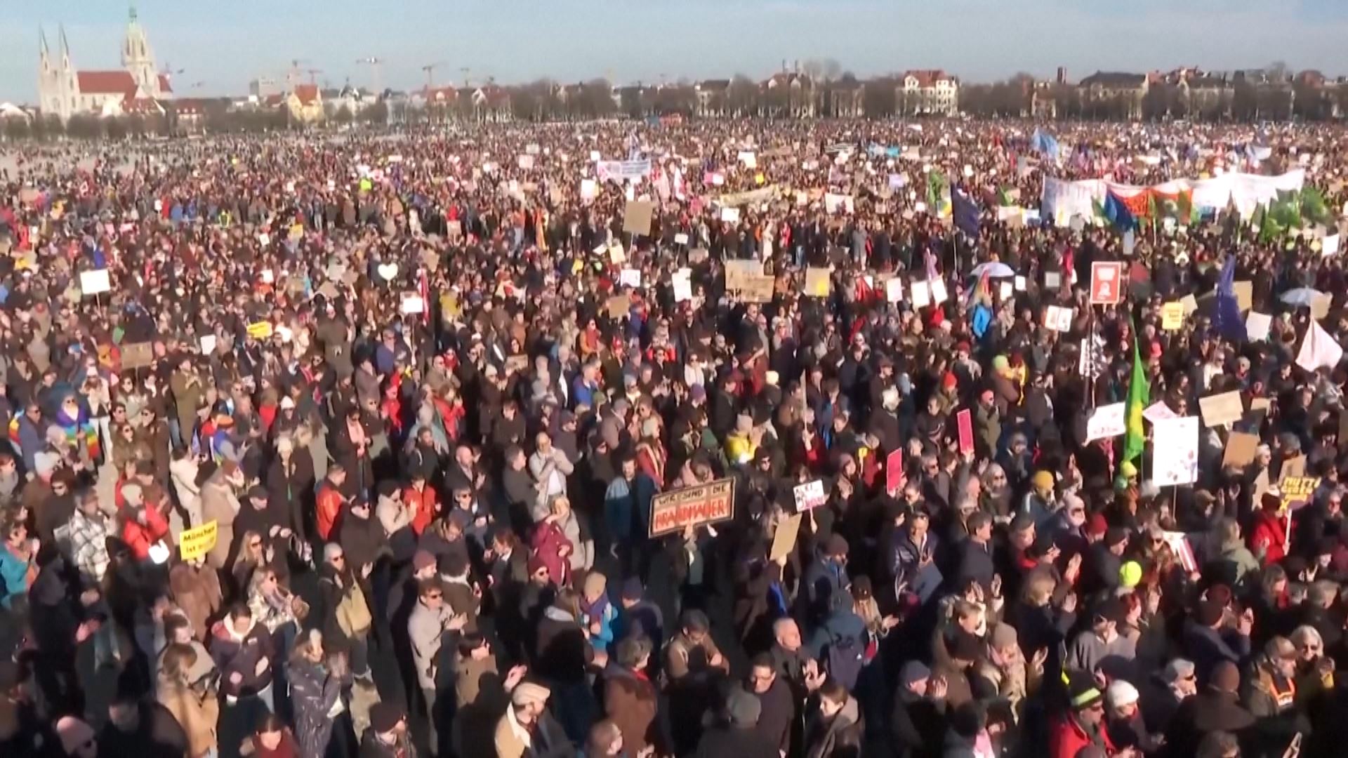 Al menos 200 000 personas salen a las calles de Múnich en una nueva ...