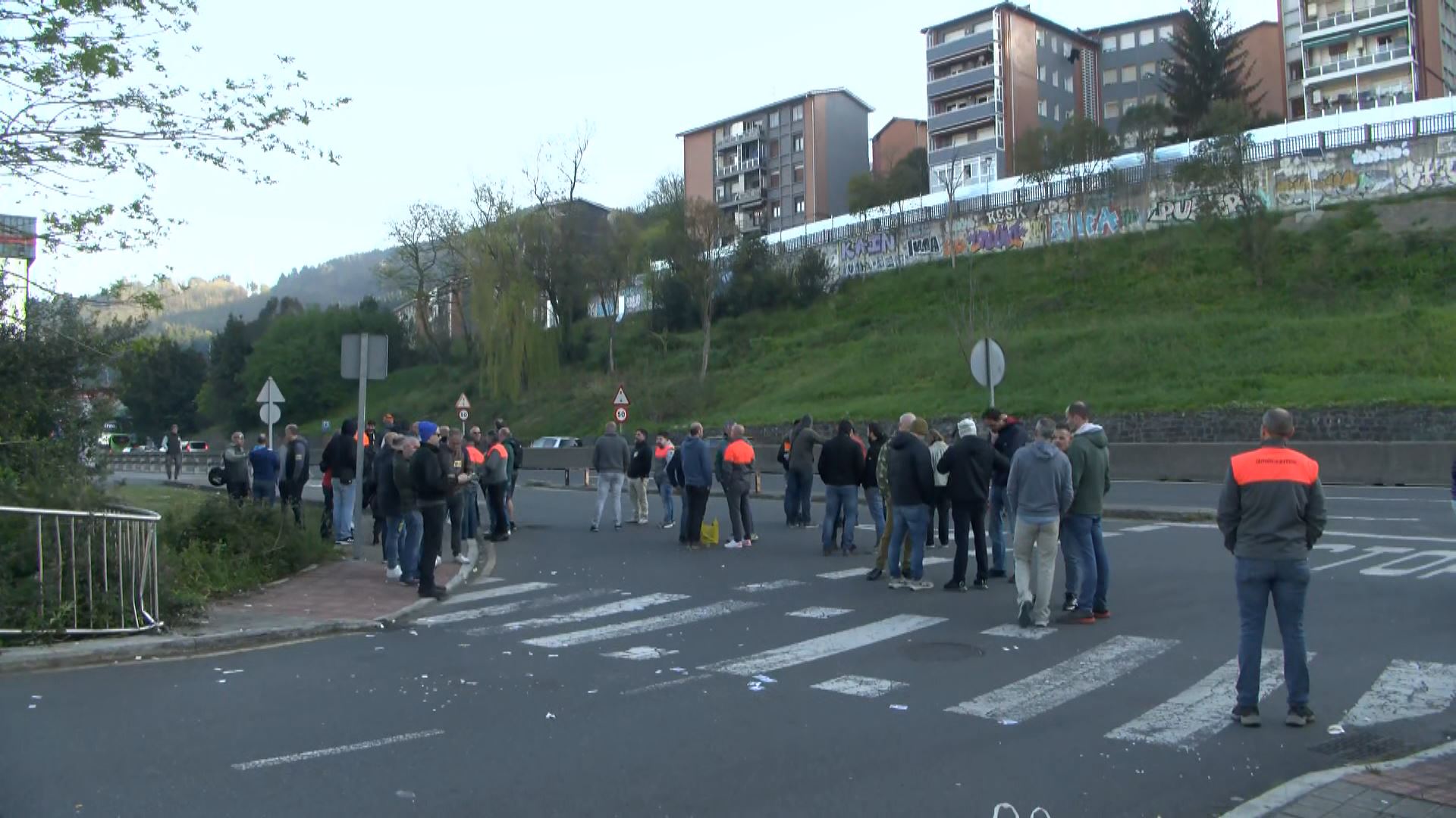 Los trabajadores de Bridgestone en Basauri secundan masivamente el ...