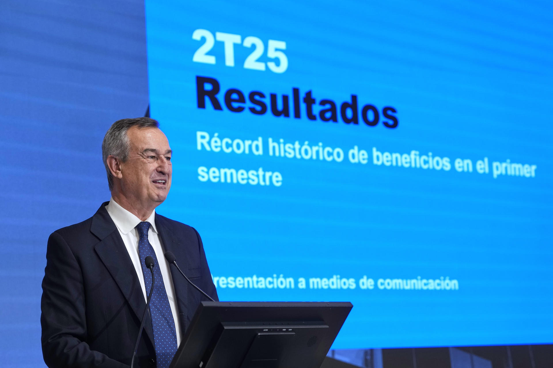 Sabadell cierra un semestre de récord con un beneficio de 975 millones ...