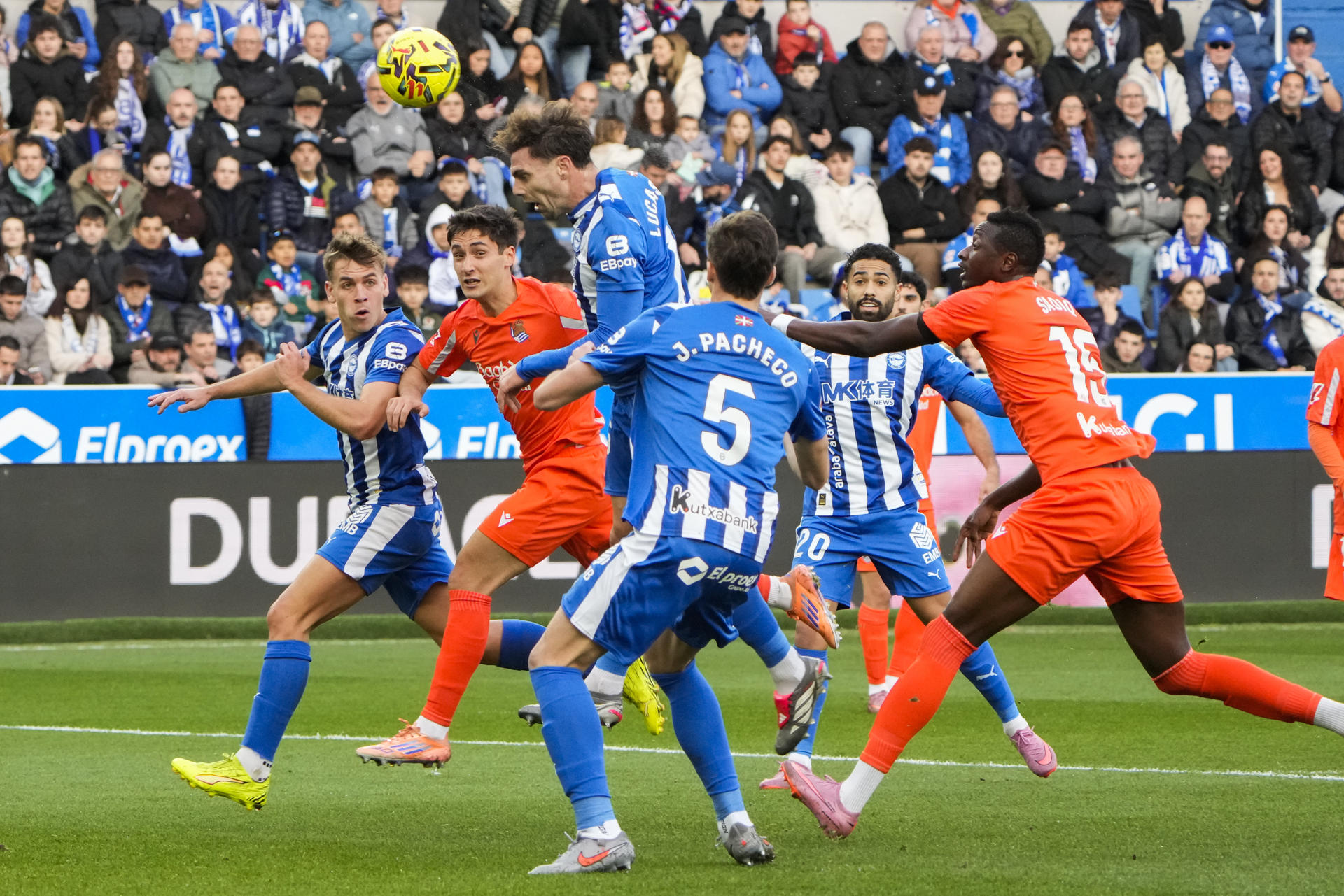 El Alavés vuelve a la senda del triunfo tras ganar el derbi a la Real ...