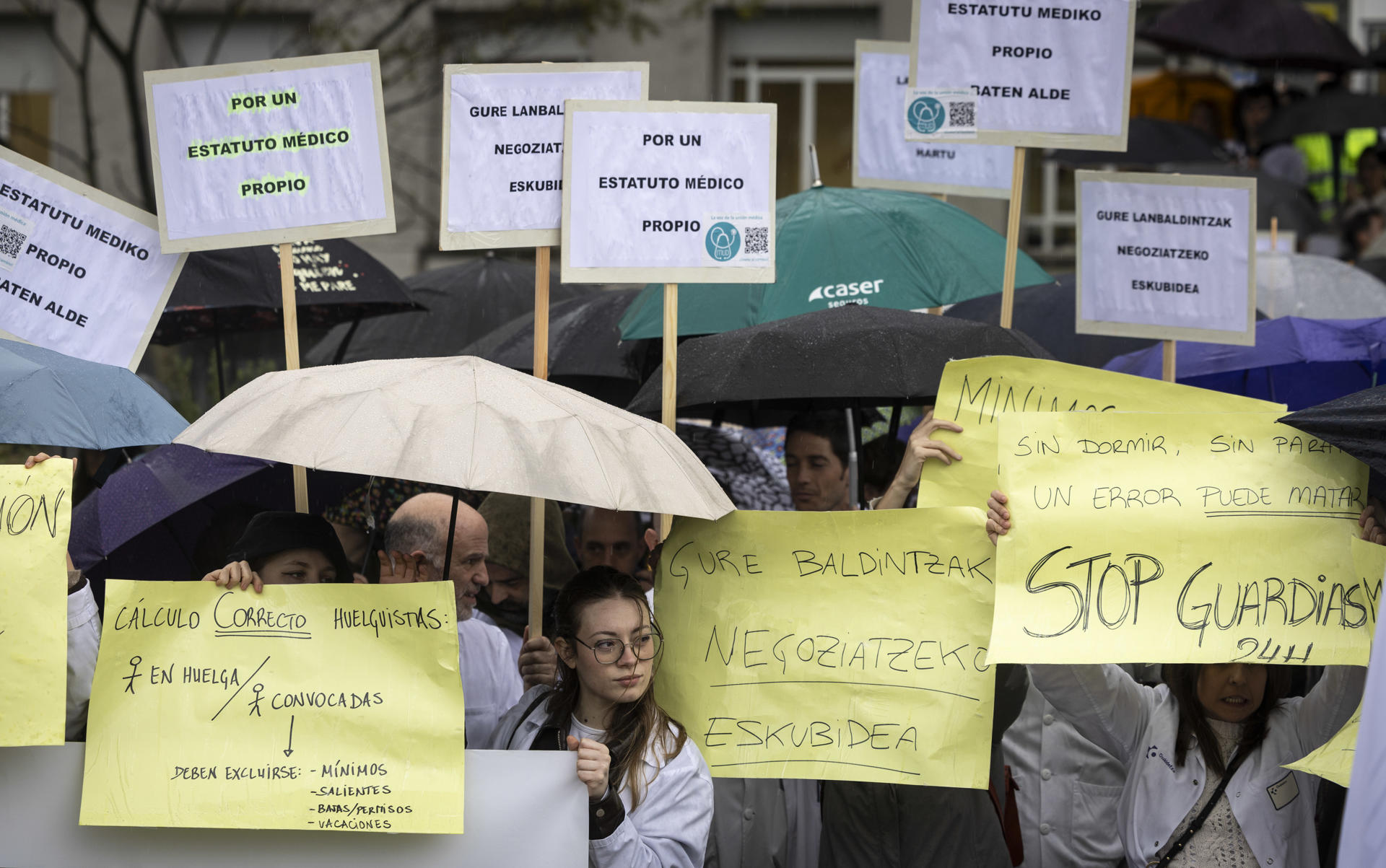 Centenares de médicos piden en San Sebastián un estatuto propio, 
