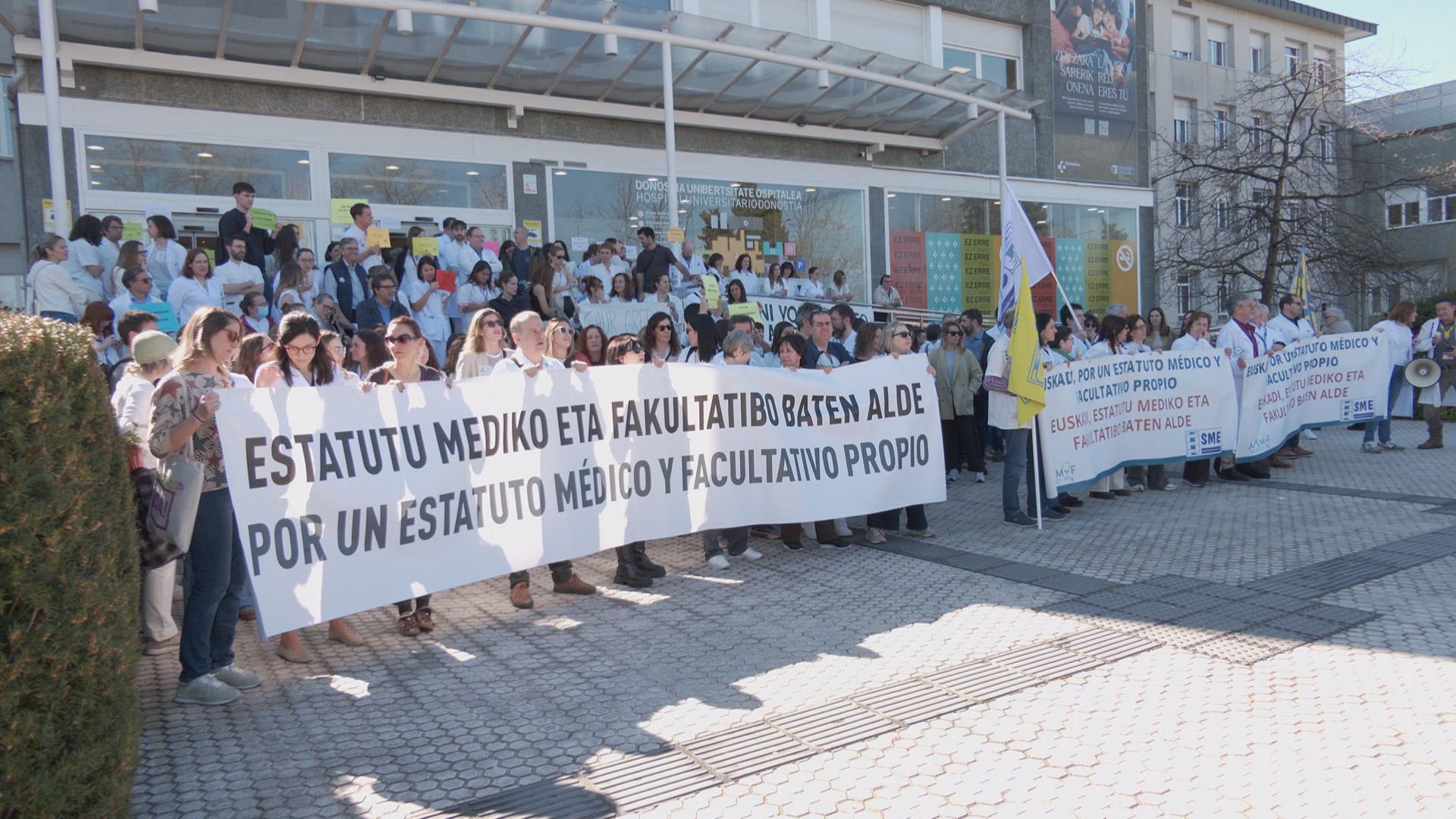 El personal médico sigue de huelga en defensa de su estatuto propio | ORAIN