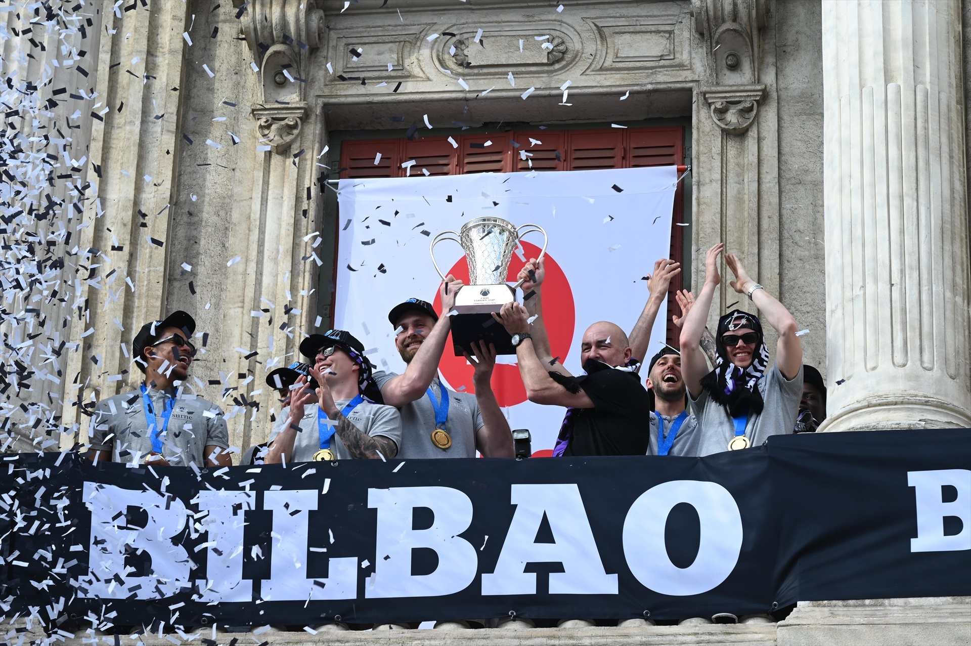 Vídeo: Surne Bilbao ofrece su segunda FIBA Europe Cup a la afición ...