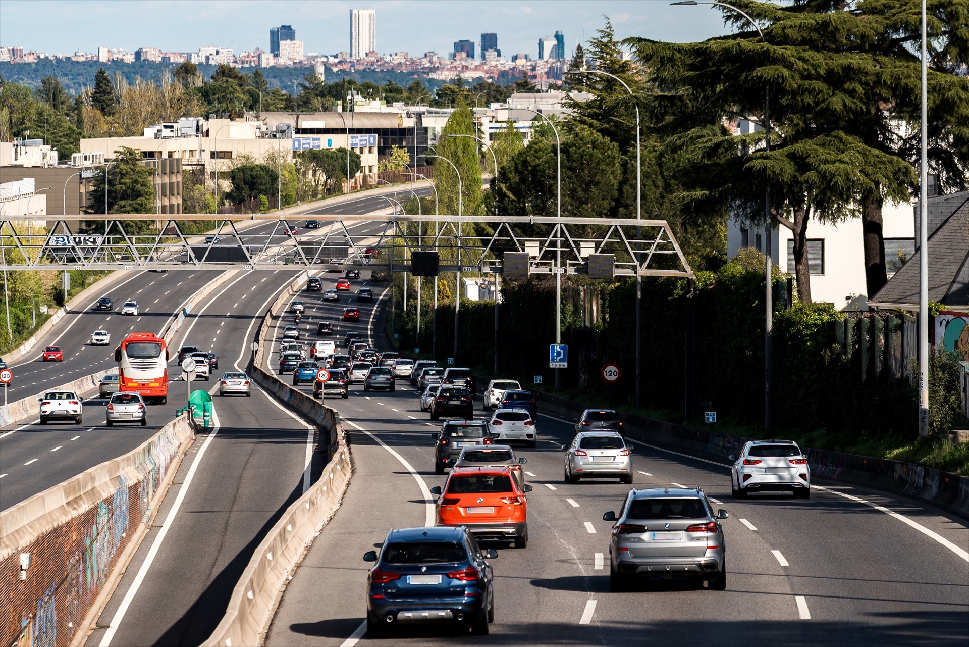 Non eta nola kontsultatu trafikoaren egoera? Telefonoak, webguneak eta informazio kanal guztiak